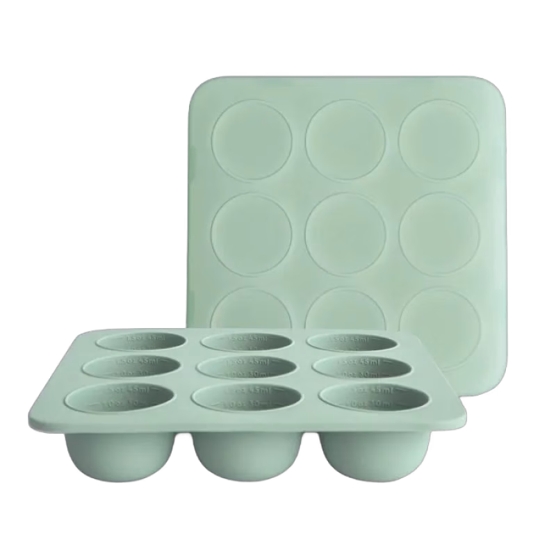 Mushie Portionsform med lock (Cambridge Blue)